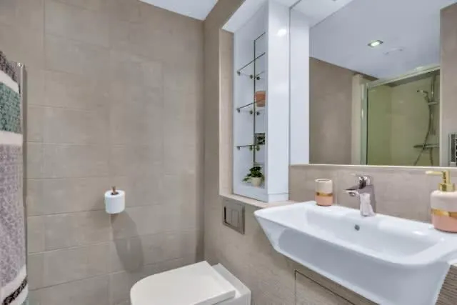 For 2 In Free Breakfast Leeds (West Yorkshire)